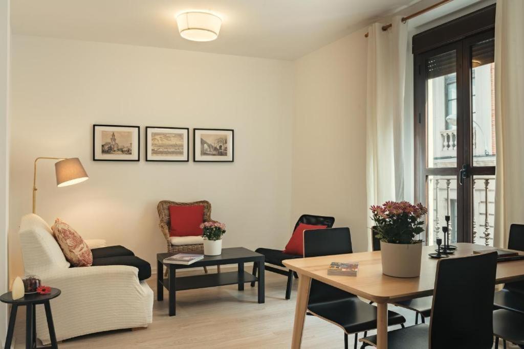 Apartamentos San Pedro Sevilla Exteriör bild